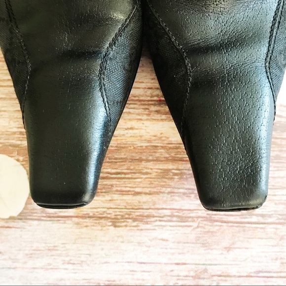 Gucci Signature Pointed Toe Ankle Boots - Picture 4 of 10